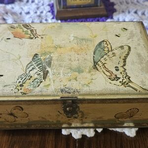 Vtg ARTSTYLE Chocolate Company Tin Box Hinged Lid W/ Butterflies Floral Design